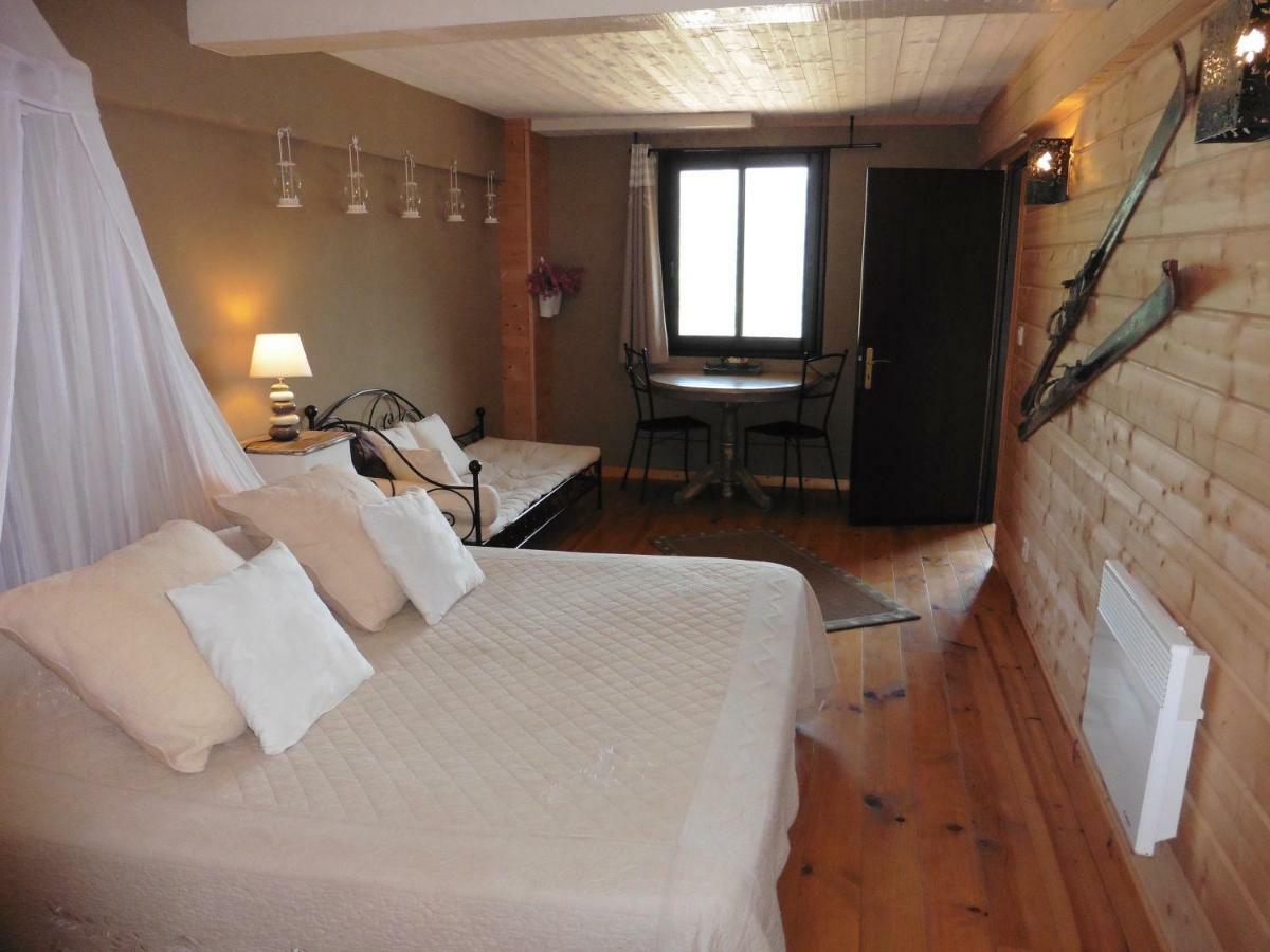 Bed and Breakfast Chalet De Barraou Binos Екстер'єр фото